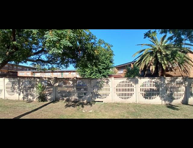 2 BEDROOM FLAT FOR SALE IN VEREENIGING CENTRAL